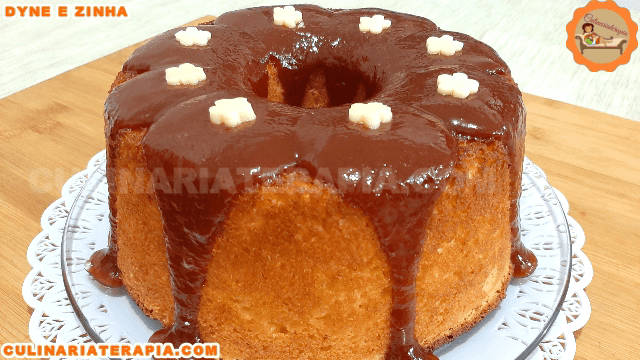 Bolo de Fubá com Queijo e Cobertura de Goiabada