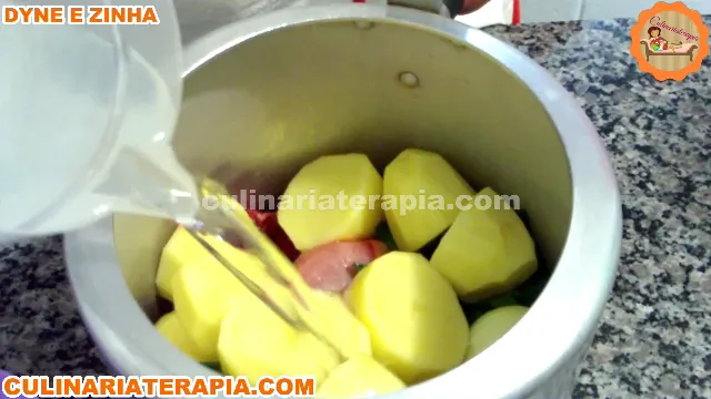 1 Sopa Creme de Batata com Frango e Alho Poro