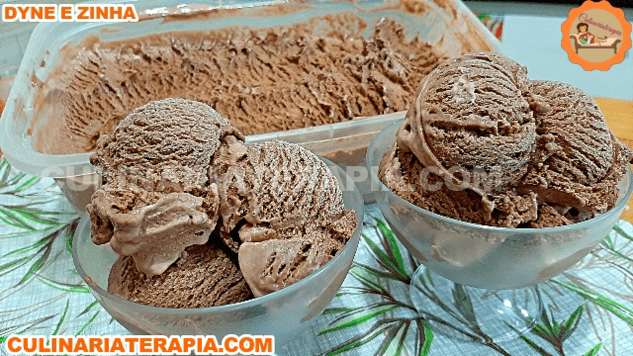 Sorvete Cremoso de Chocolate
