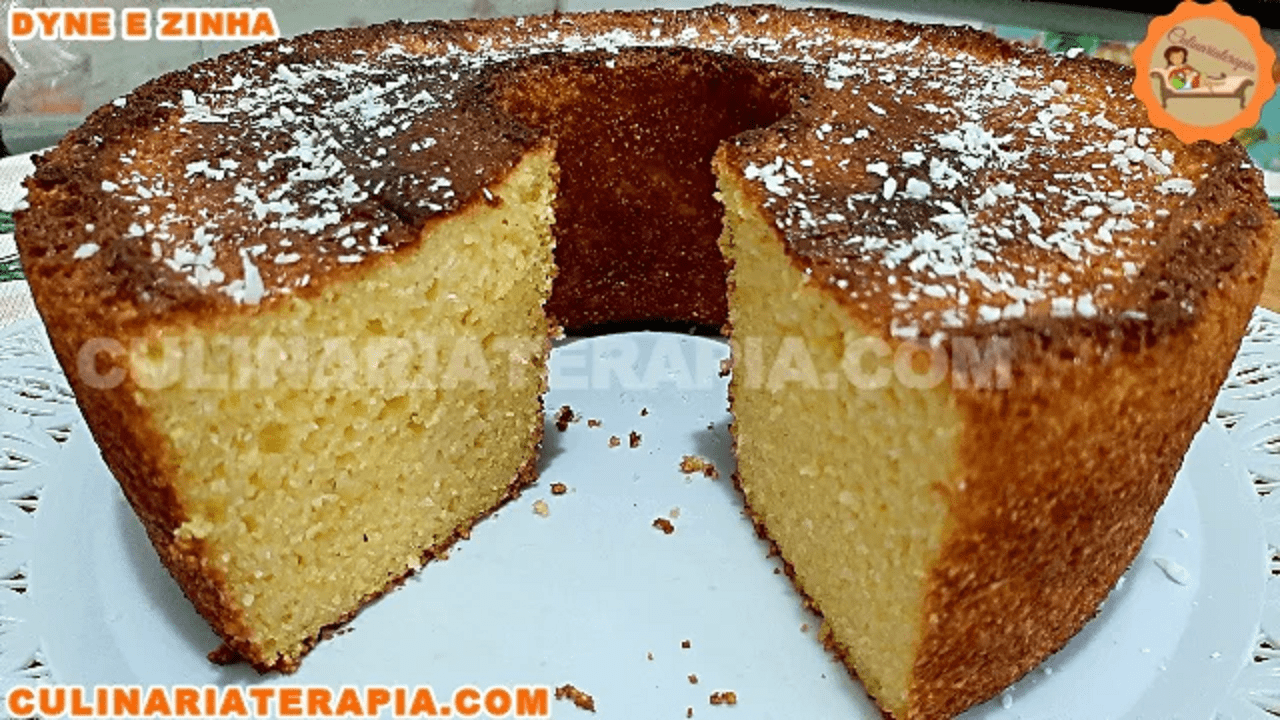 Bolo Fofinho de Flocão de Milho com Queijo e Coco