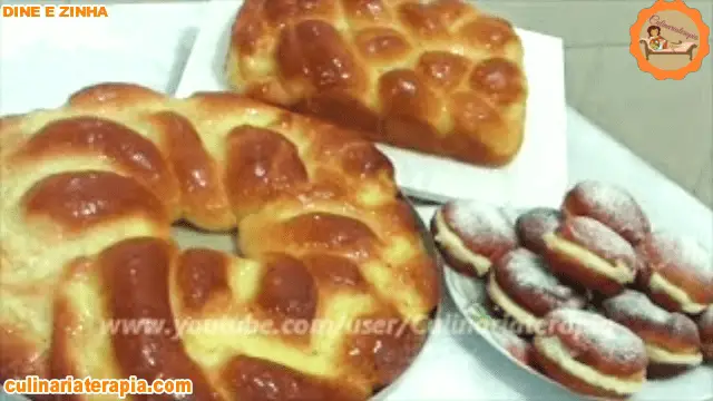 Rosca de pão doce recheada e sonhos