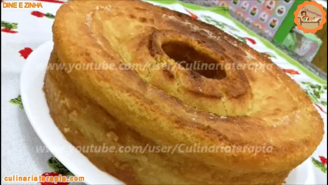 Bolo de Batata-Doce e Macaxeira, uma combinação surpreendente de batata-doce com macaxeira, um bolo cremoso sem farinha de trigo.