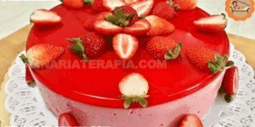 Torta Gelada Mousse de Morango