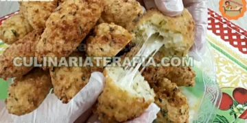 Bolinho de Arroz Recheado com Queijo
