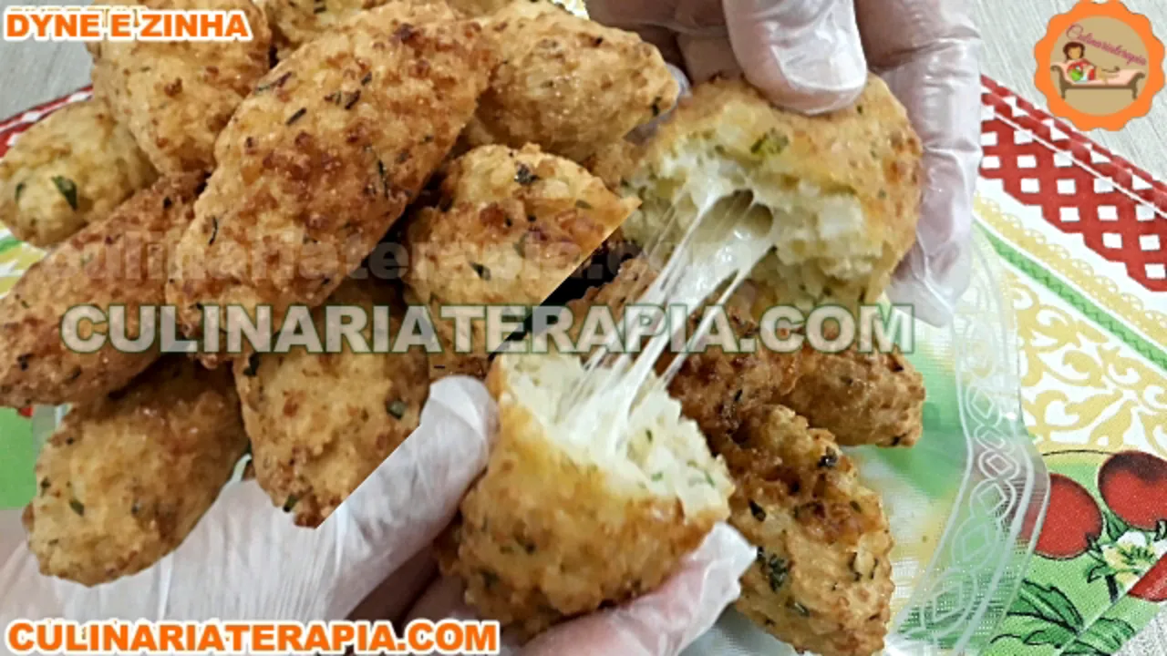 Bolinho de Arroz Recheado com Queijo