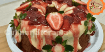 Bolo Rosa de Morango com Gelatina