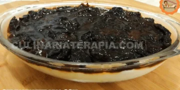 Manjar Cremoso com Cobertura de Ameixa