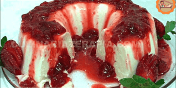 Manjar Delicioso com Calda de Morangos