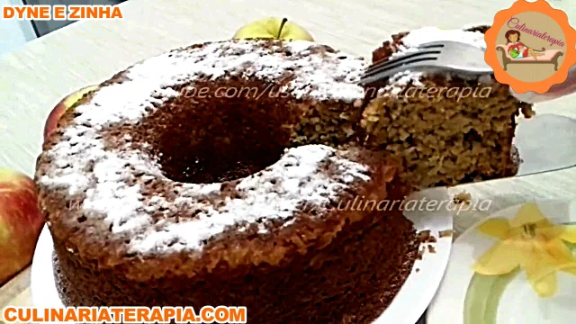 Bolo de Maçã com Coco e Açúcar Mascavo