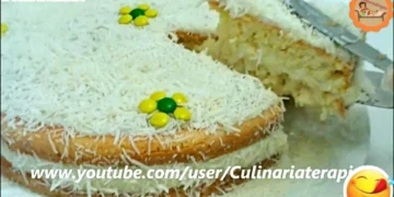 Bolo Gelado de Coco com Recheio Cremoso Molhadinho