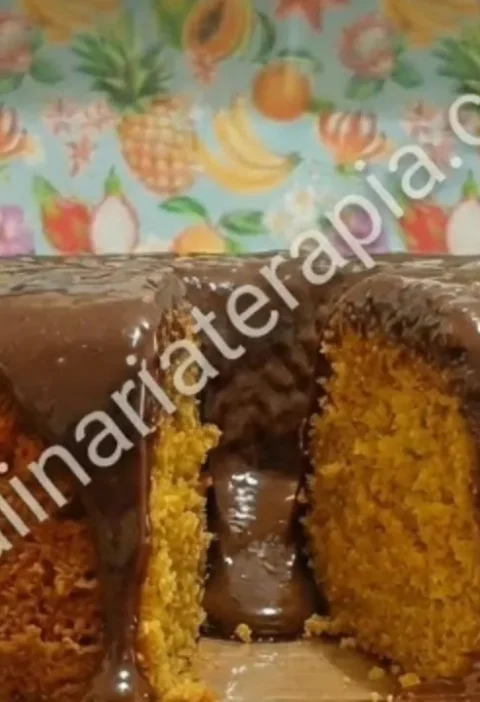 Bolo de Cenoura Fofinho com Cobertura de Chocolate