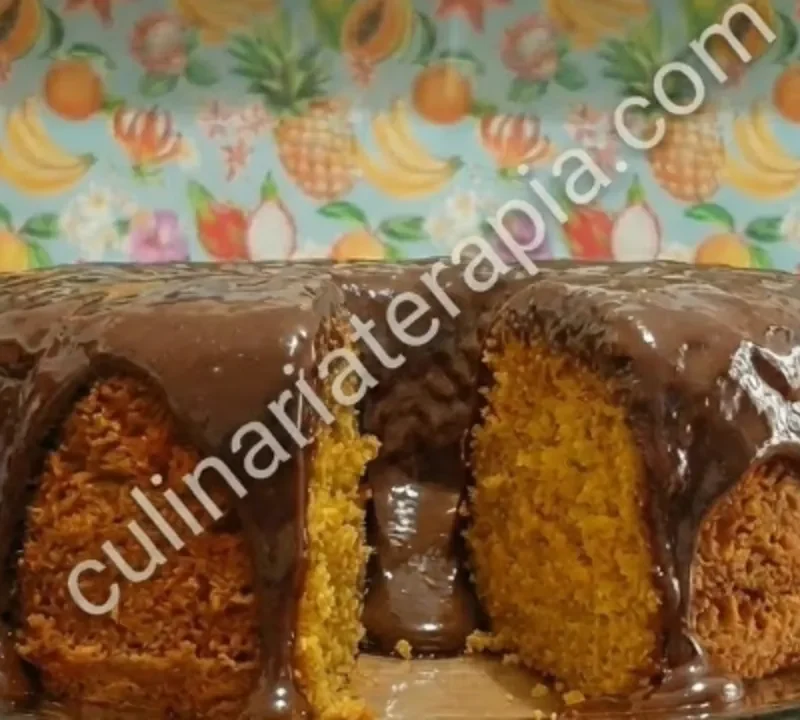 Bolo de Cenoura Fofinho com Cobertura de Chocolate Bolo de Cenoura Fofinho com Cobertura de Chocolate