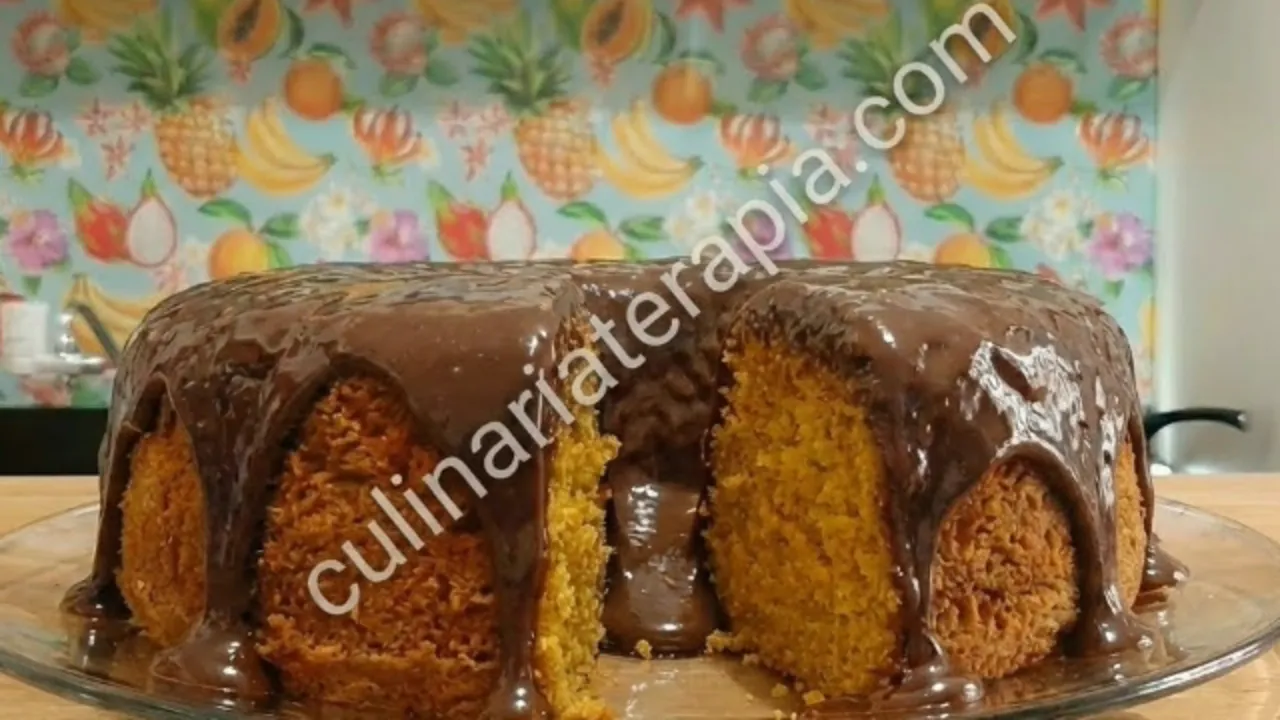 Bolo de Cenoura Fofinho com Cobertura de Chocolate